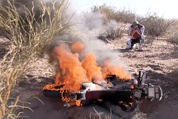 DAKAR UPDATE: Motor Gonçalves in vlammen op + FOTO